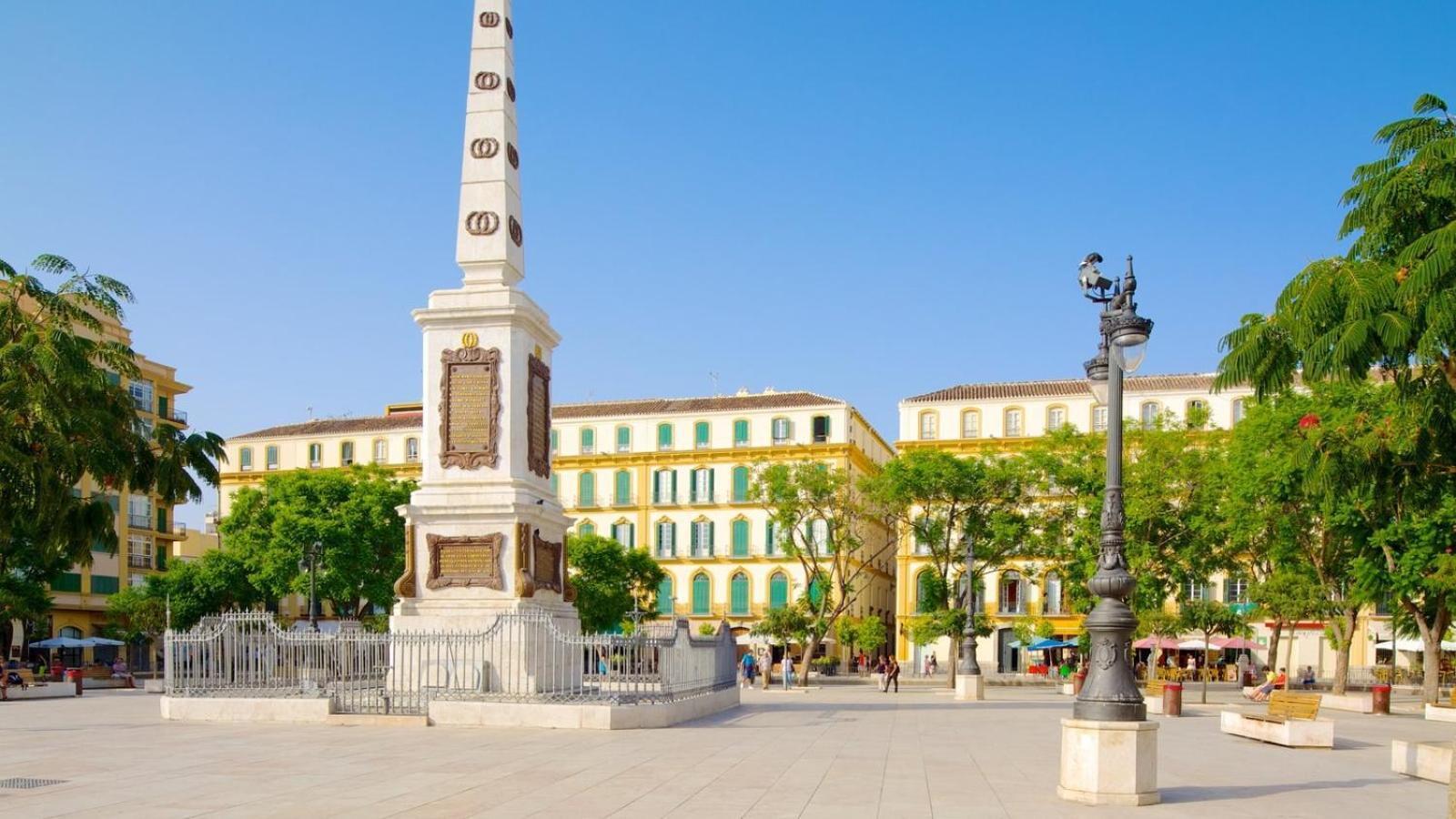 Homely Malaga Cienfuegos, Plaza De La Merced Con Vistas Esterno foto